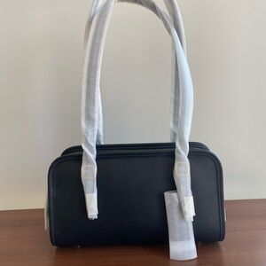 Coach Swing Zip in Black Glovetanned Leather Shoulder Bag CM565